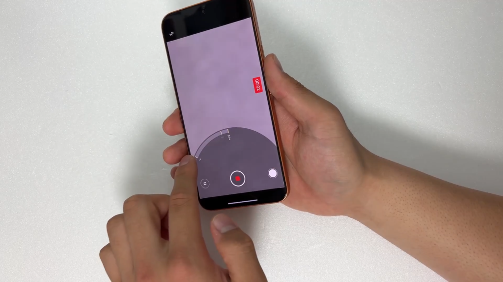 動画は4K 60fpsに対応していますが、その際のズームは6倍までに制限されます。